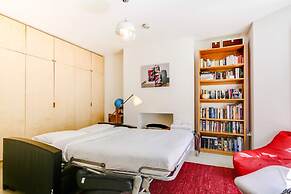 Stylish, Bright Apartment w/ Private Garden