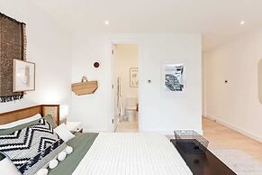 Designer 2 Bedroom Apartment in Holborn