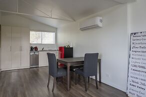 131 Your Vineyard Home in the heart of the Vale