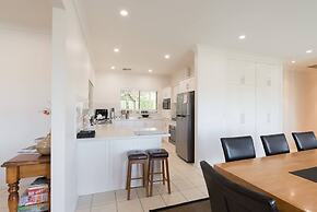 131 Your Vineyard Home in the heart of the Vale