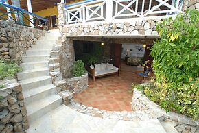 The Carib House 5 Bedrooms And Pool Close To Beach