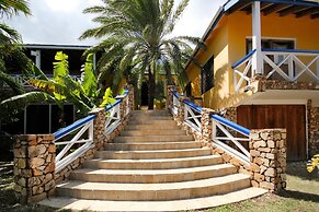 The Carib House 5 Bedrooms And Pool Close To Beach