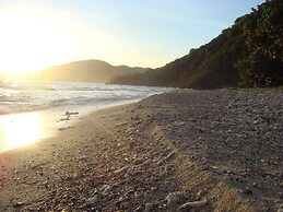 The Carib House 5 Bedrooms And Pool Close To Beach