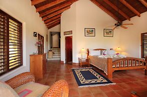 The Carib House 5 Bedrooms And Pool Close To Beach