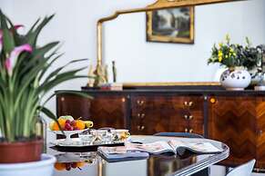 Super Big History Luxury At Colosseum