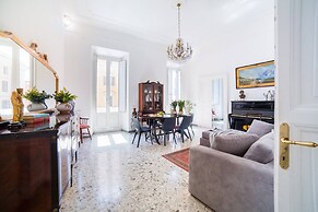 Super Big History Luxury At Colosseum