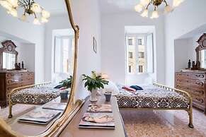 Super Big History Luxury At Colosseum