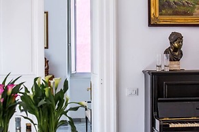 Super Big History Luxury At Colosseum