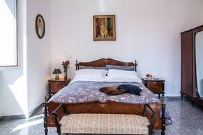 Super Big History Luxury At Colosseum