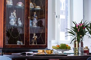 Super Big History Luxury At Colosseum