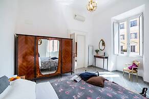 Super Big History Luxury At Colosseum