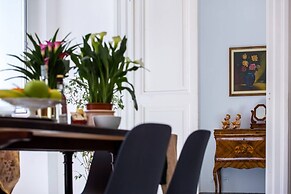 Super Big History Luxury At Colosseum