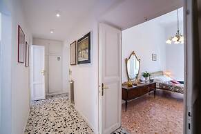 Super Big History Luxury At Colosseum