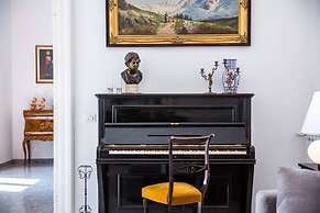 Super Big History Luxury At Colosseum