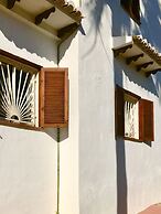 2-bed Apartment 10 min Drive to the Beach!