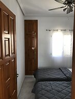 2-bed Apartment 10 min Drive to the Beach!