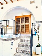 2-bed Apartment 10 min Drive to the Beach!