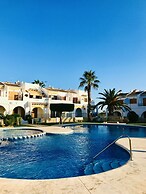 2-bed Apartment 10 min Drive to the Beach!