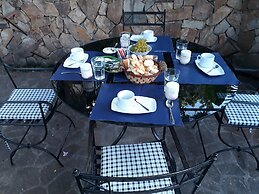 Virgen Del Cerro Apartments