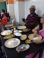 Reba Beach Resort - Hostel