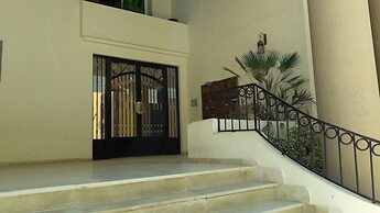 Spacious Modern app Richly Furnished