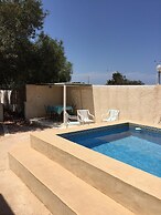 Independent Villa With Private Pool, Covered Parking