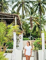 Villa - Right on the Beach, Under the Coconut Trees, Sleeps 10, Pool, 