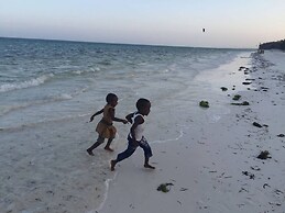 Villa - Right on the Beach, Under the Coconut Trees, Sleeps 10, Pool, 