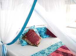 Villa - Right on the Beach, Under the Coconut Trees, Sleeps 10, Pool, 