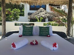 Villa - Right on the Beach, Under the Coconut Trees, Sleeps 10, Pool, 