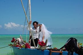 Villa - Right on the Beach, Under the Coconut Trees, Sleeps 10, Pool, 