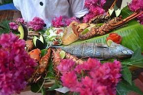 Villa - Right on the Beach, Under the Coconut Trees, Sleeps 10, Pool, 