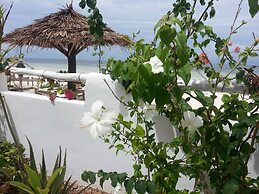 Villa - Right on the Beach, Under the Coconut Trees, Sleeps 10, Pool, 