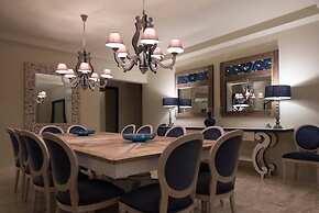 7 Bedrooms Luxury Colonial Villa Complete New 2017