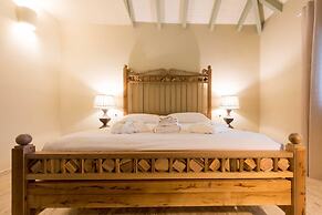 7 Bedrooms Luxury Colonial Villa Complete New 2017