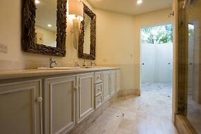 7 Bedrooms Luxury Colonial Villa Complete New 2017