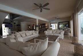 7 Bedrooms Luxury Colonial Villa Complete New 2017