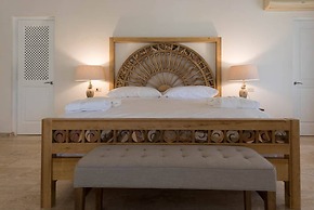 7 Bedrooms Luxury Colonial Villa Complete New 2017