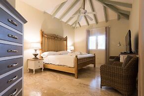 7 Bedrooms Luxury Colonial Villa Complete New 2017