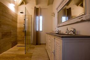 7 Bedrooms Luxury Colonial Villa Complete New 2017