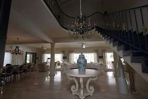 7 Bedrooms Luxury Colonial Villa Complete New 2017