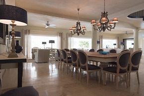 7 Bedrooms Luxury Colonial Villa Complete New 2017