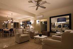 7 Bedrooms Luxury Colonial Villa Complete New 2017