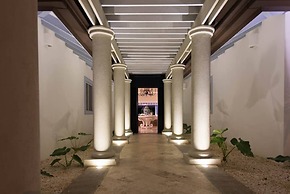 7 Bedrooms Luxury Colonial Villa Complete New 2017