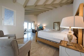 7 Bedrooms Luxury Colonial Villa Complete New 2017