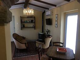 Borgo Santa Lucia, Casa Legnaia