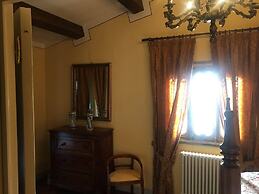 Borgo Santa Lucia, Casa Legnaia