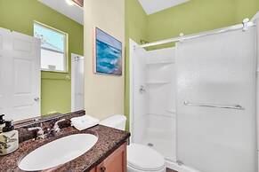 Private Pool & Spa On Golf Resort! 5 Bedroom Villa by RedAwning