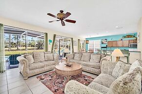 Private Pool & Spa On Golf Resort! 5 Bedroom Villa by RedAwning