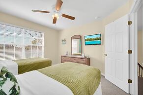 Private Pool & Spa On Golf Resort! 5 Bedroom Villa by RedAwning